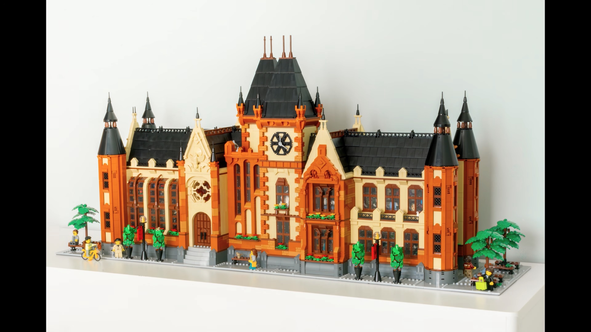 ALEX NUNES LEGO BrickLink Designer Program Series 8 University of Science-6